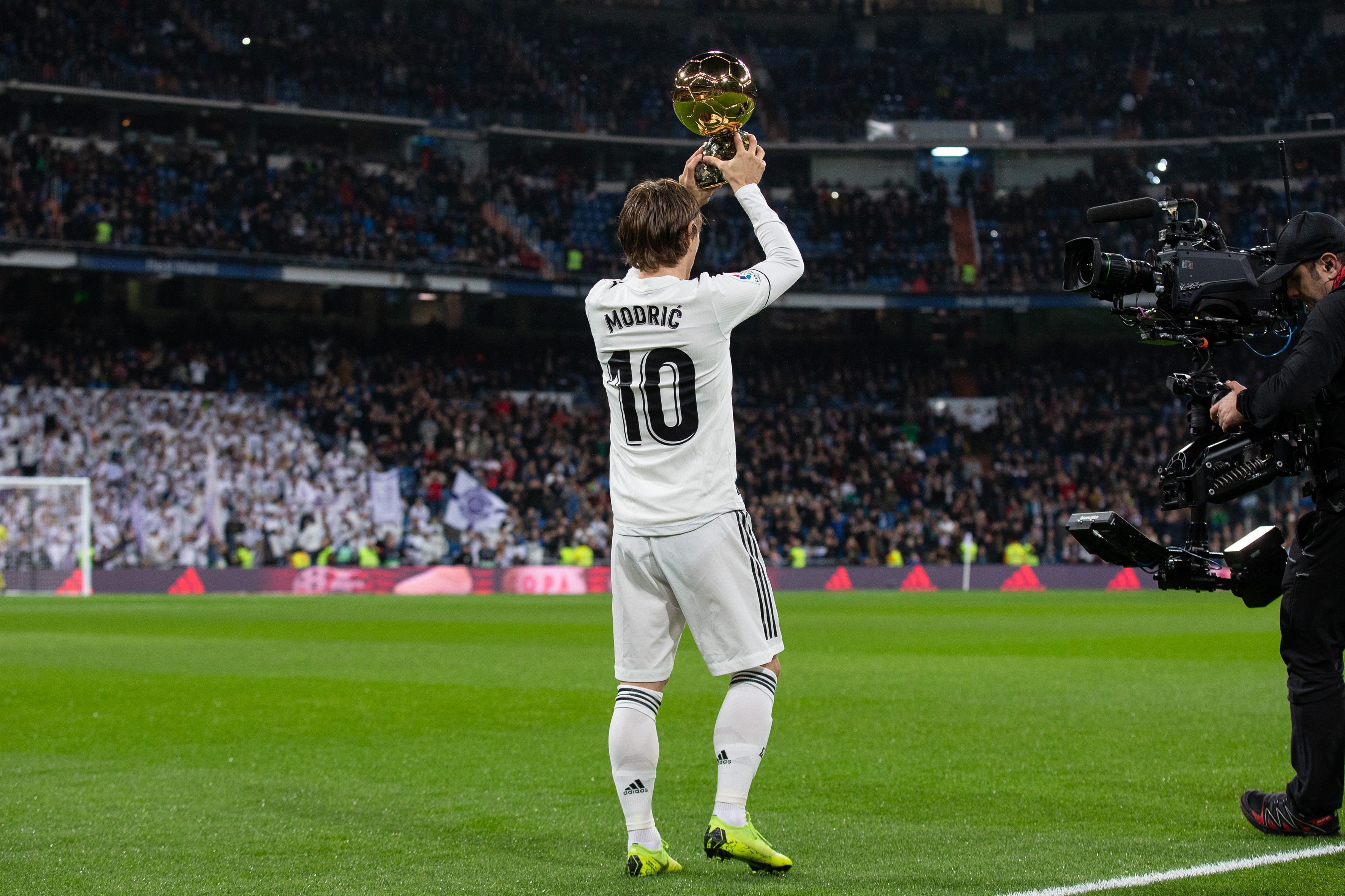 绝妙传递+完美终结！这才是团队足球的巅峰！