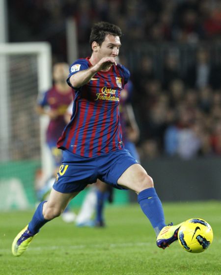 加里·内维尔：切尔西中轴线不够硬，距离赢得英超还很远