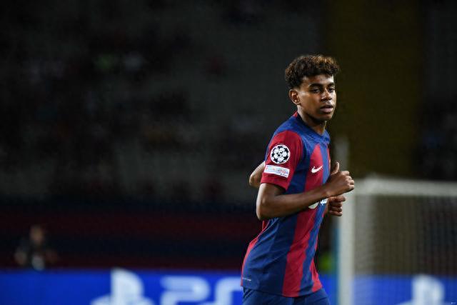 都体：尤文要求斯帕莱蒂遵守正装规定，比赛时不可以穿运动服