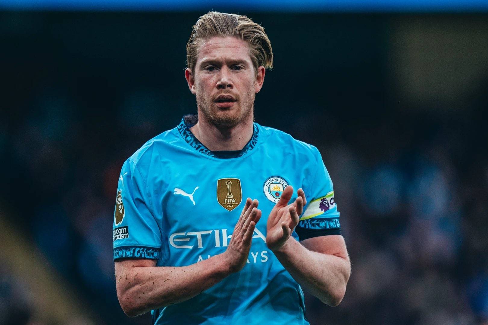 成都金牛公安：蓉城vs河南期间，两名观众做出侮辱性动作被行拘