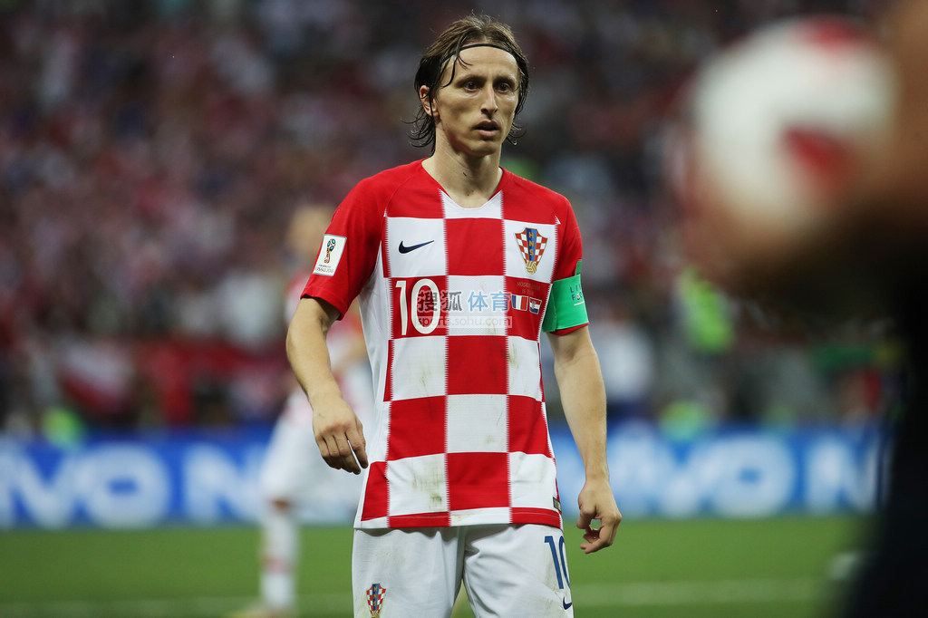 大罗：维尼修斯和拉菲尼亚可以争金球奖；更多人参与将帮助中国队进步